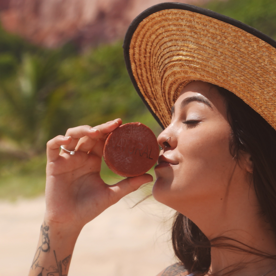 Sabonete Despertar com Argila Rosa, Hibisco e Morango De La Terre Cosmeticos
