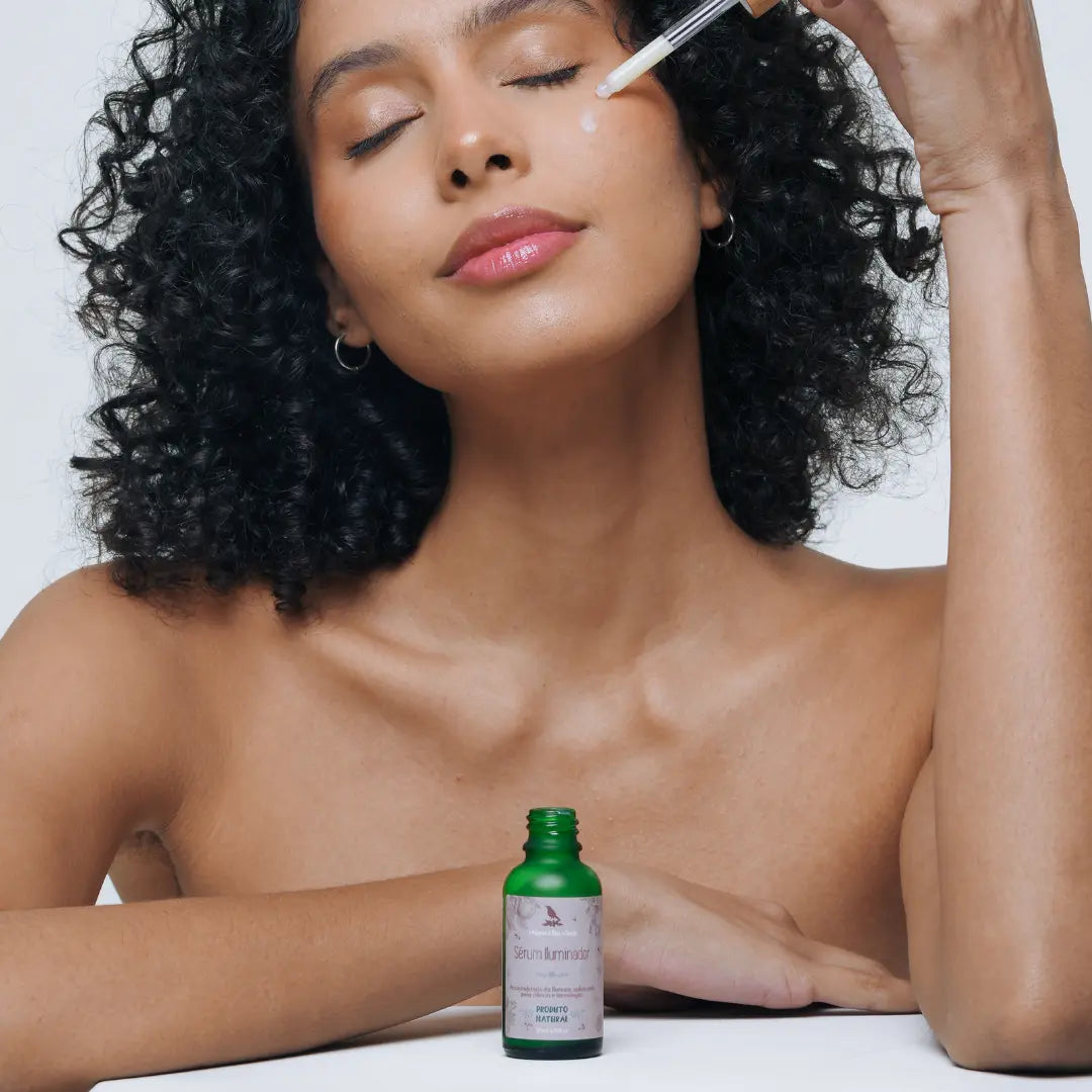 Illuminating Serum: Nano Vit. C with Triple H.A.